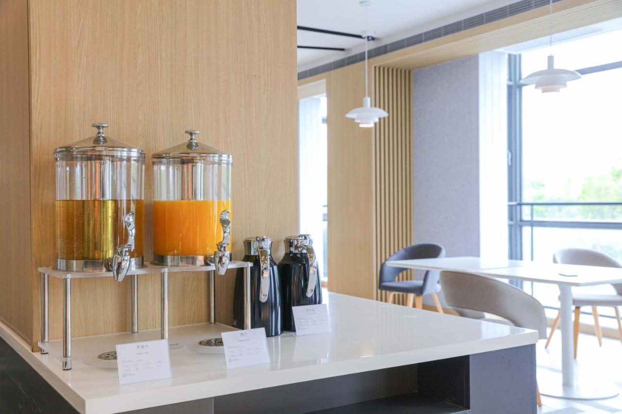 Holiday Inn Express Shanghai Pudong Airport By Ihg المظهر الخارجي الصورة